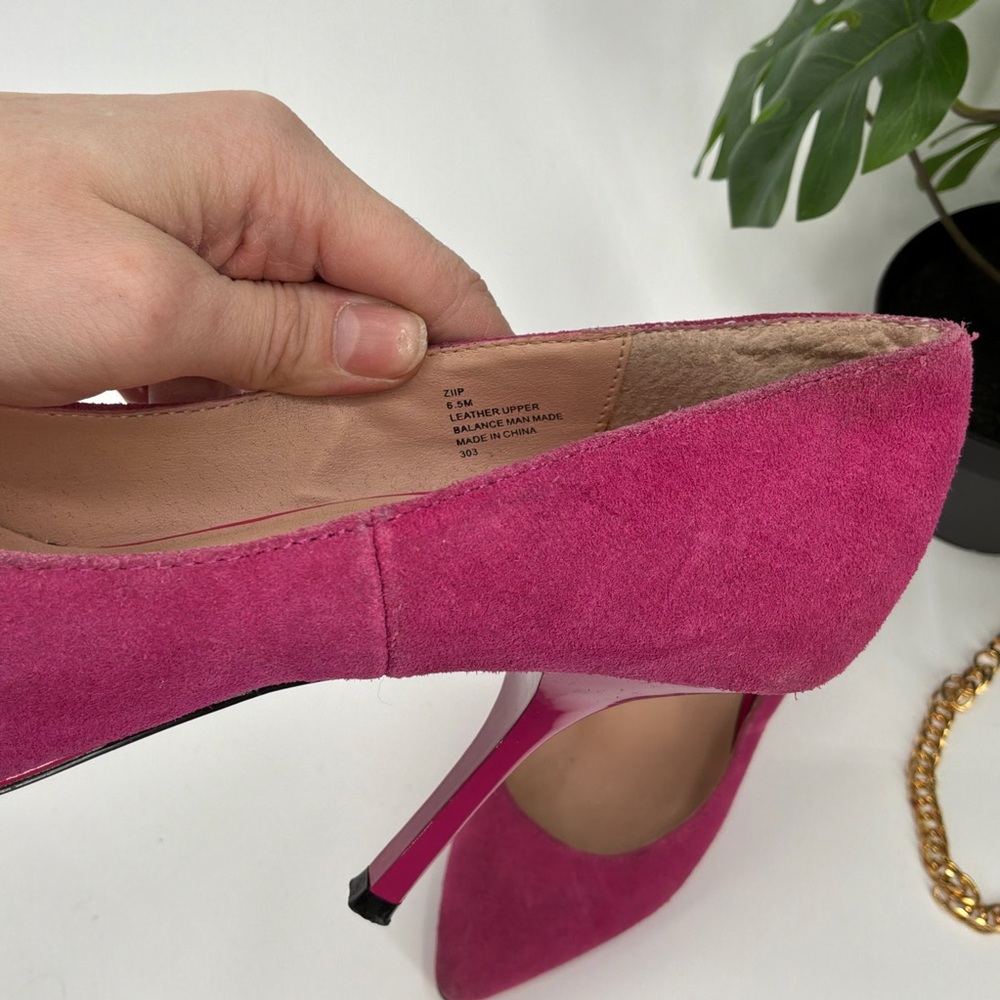 Betsey Johnson hot pink pointed toe Suede stiletto Heels - Picture 4 of 4